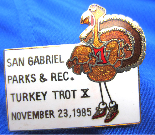 1985 Turkey Trot race pin